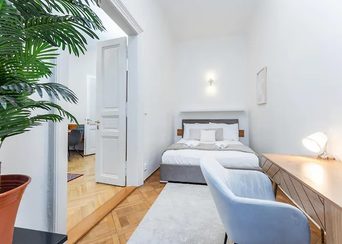Rentero Apartment, 10 Minutes Wenceslas Square,