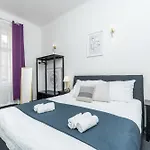 Rentero Apartment, 10 Minutes Wenceslas Square, Praga
