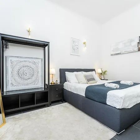 Rentero Apartment, 10 Minutes Wenceslas Square, Daire *