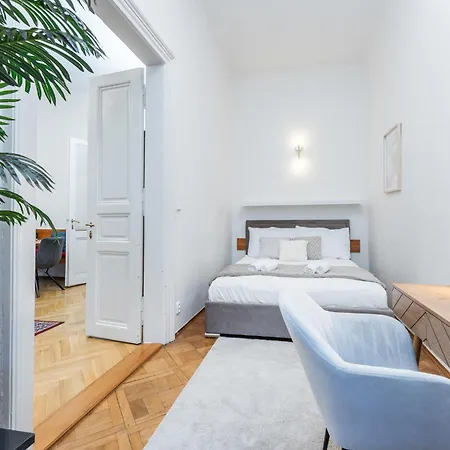Rentero Apartment, 10 Minutes Wenceslas Square,