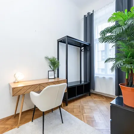Rentero Apartment, 10 Minutes Wenceslas Square, Daire